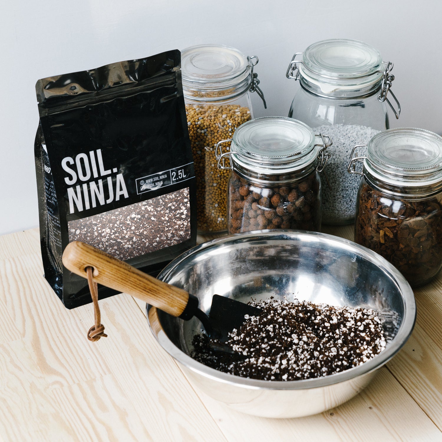 Soil Ninja. Soil for house plants.